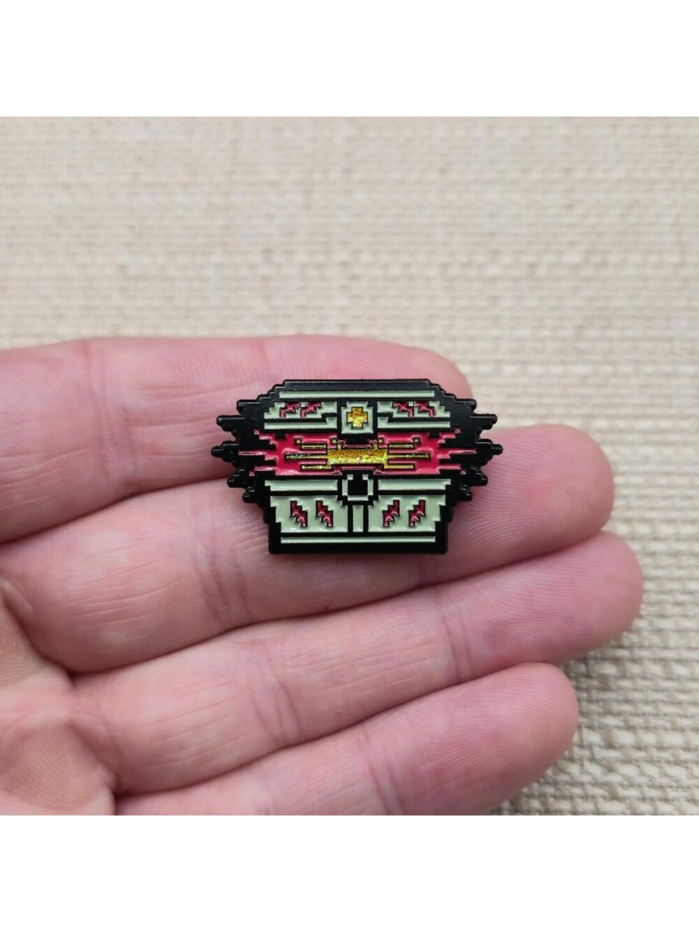 Loot Crate Gaming Exclusive Pixel Drop Treasure Chest Enamel Pin A8577